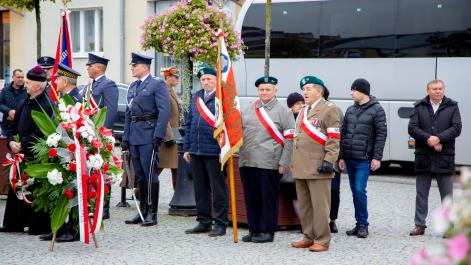 Poczet sztandarowy kombatantów