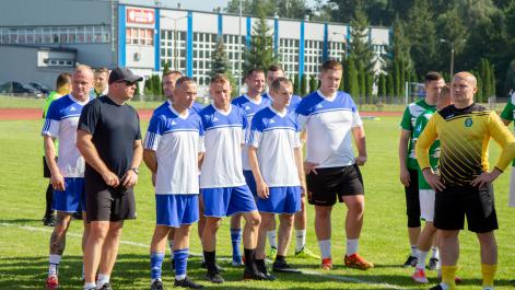 Zdjęcie drużyny piłkarskiej biorącej udział w turnieju