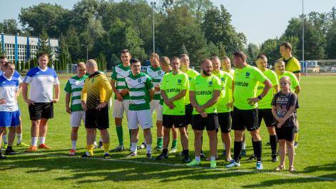 Zdjęcie drużyny piłkarskiej biorącej udział w turnieju