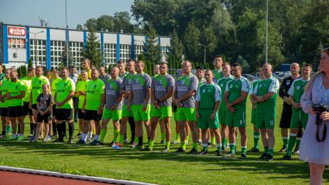 Zdjęcie drużyny piłkarskiej biorącej udział w turnieju